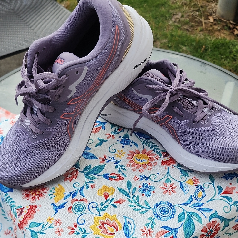 ASICS GT 1000 lavendar Size 8 Sneakers